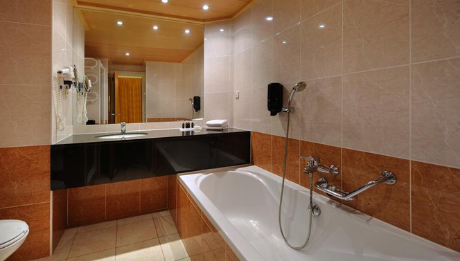 Badezimmer - Van der Valk Hotel Barcarola
